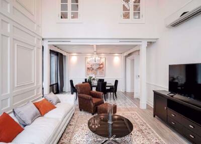 3 bed Duplex in The Emporio Place Khlongtan Sub District D09149