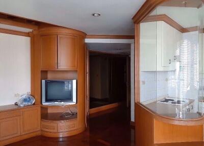 2 bed Condo in Lake Avenue Khlongtan Sub District C09259