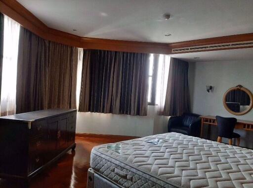 2 bed Condo in Lake Avenue Khlongtan Sub District C09259