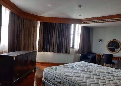 2 bed Condo in Lake Avenue Khlongtan Sub District C09259