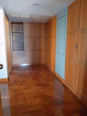 2 bed Condo in Lake Avenue Khlongtan Sub District C09259