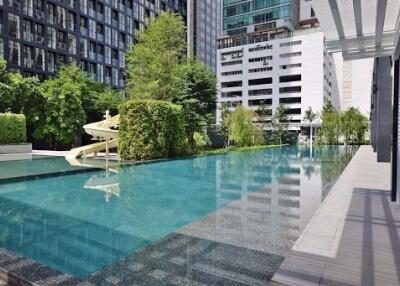 2 bed Condo in Noble Ploenchit Lumphini Sub District C09242