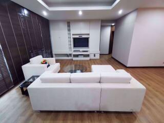 3 bed Condo in Ascott Sky Villas Sathorn Yan Nawa Sub District C09183