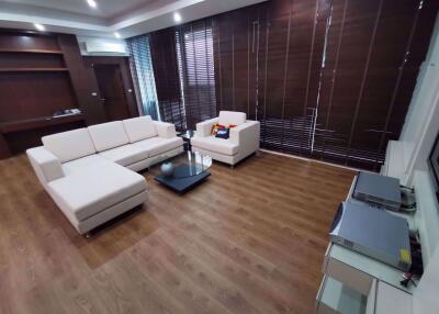 3 bed Condo in Ascott Sky Villas Sathorn Yan Nawa Sub District C09183