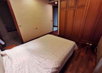 3 bed Condo in Ascott Sky Villas Sathorn Yan Nawa Sub District C09181
