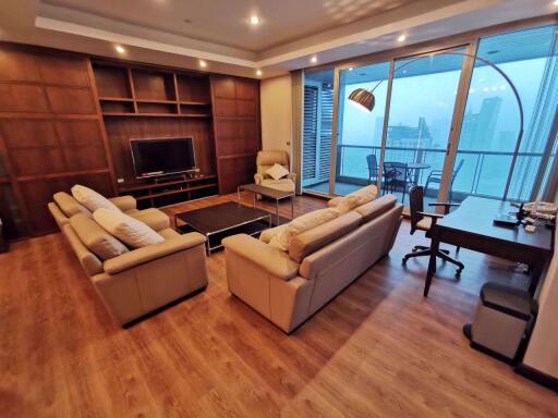 3 bed Condo in Ascott Sky Villas Sathorn Yan Nawa Sub District C09180