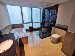 3 bed Condo in Ascott Sky Villas Sathorn Yan Nawa Sub District C09180