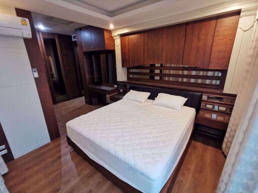 3 bed Condo in Ascott Sky Villas Sathorn Yan Nawa Sub District C09180