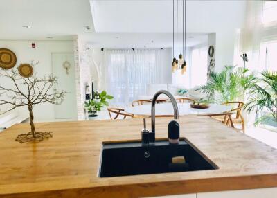 3 bed Penthouse in Serene Place Sukhumvit 24 Khlongtan Sub District P04326