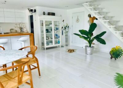 3 bed Penthouse in Serene Place Sukhumvit 24 Khlongtan Sub District P04326