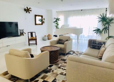 3 bed Penthouse in Serene Place Sukhumvit 24 Khlongtan Sub District P04326