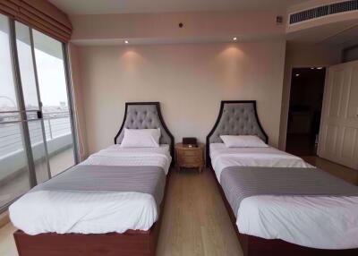 2 bed Condo in Supalai River Place Banglamphulang Sub District C09169
