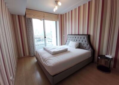 2 bed Condo in Supalai River Place Banglamphulang Sub District C09169