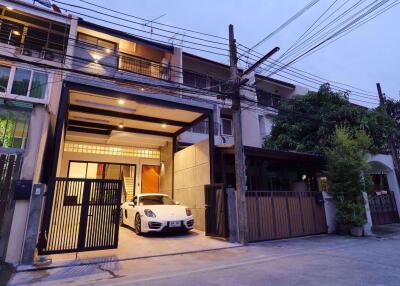 5 bed House Khlong Tan Nuea Sub District H05348