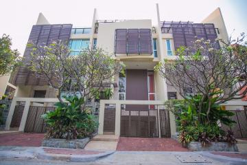 4 bed House in The Lofts Sathorn Yan Nawa District H05347