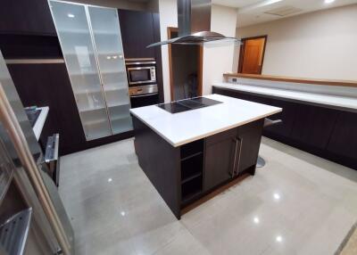 3 bed Condo in Ascott Sky Villas Sathorn Yan Nawa Sub District C09162