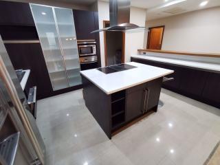 3 bed Condo in Ascott Sky Villas Sathorn Yan Nawa Sub District C09162