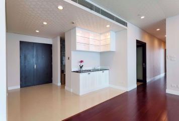 4 bed Condo in The Park Chidlom Lumphini Sub District C09144