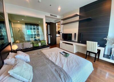 2 bed Condo in The Address Chidlom Lumphini Sub District C09143