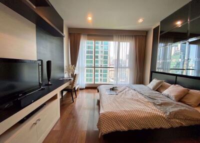 2 bed Condo in The Address Chidlom Lumphini Sub District C09143