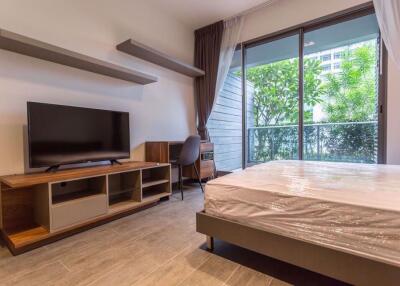 Studio bed Condo in The Lofts Ekkamai Watthana District C09127