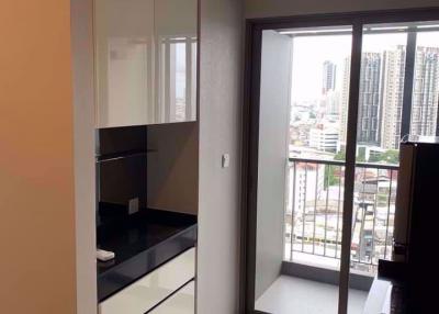 1 bed Condo in The Room Sathorn-St.Louis Thung Wat Don Sub District C09120