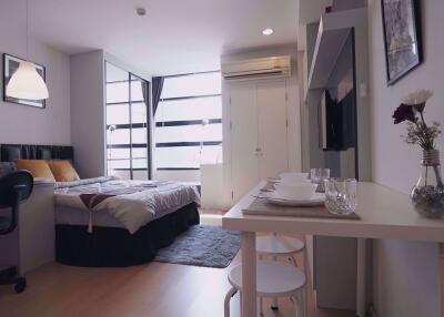 Studio bed Condo in The Alcove Thonglor 10 Watthana District C09048