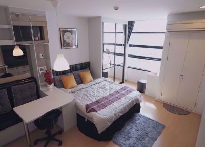 Studio bed Condo in The Alcove Thonglor 10 Watthana District C09048