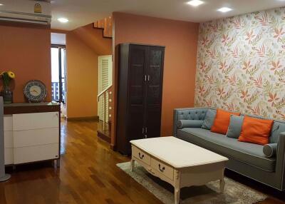 2 bed Duplex in Supalai Place Condominium Khlong Tan Nuea Sub District D09016