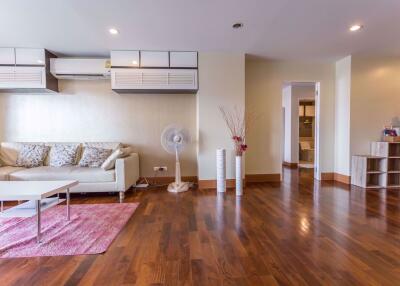 3 bed Condo in The Niche Sukhumvit 49 Khlong Tan Nuea Sub District C09043