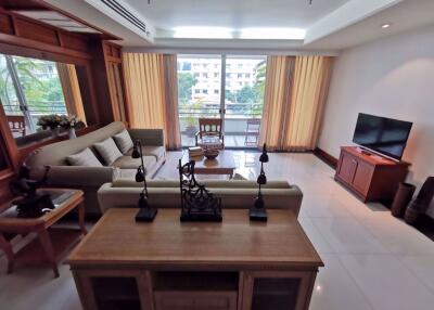 3 bed Condo in Suan Phinit Place Sathon District C09035