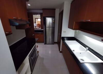 3 bed Condo in Suan Phinit Place Sathon District C09035