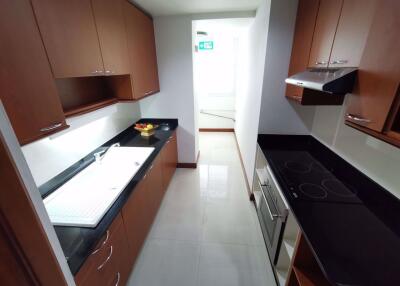 3 bed Condo in Suan Phinit Place Sathon District C09035