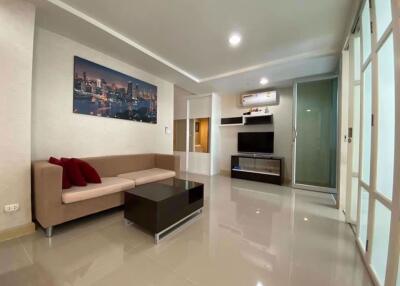 2 bed Condo in The Station Sathorn - Bangrak Sathon District C08967