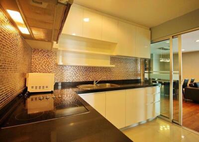 3 bed Condo in Belle Grand Rama 9 Huai Khwang Sub District C08946