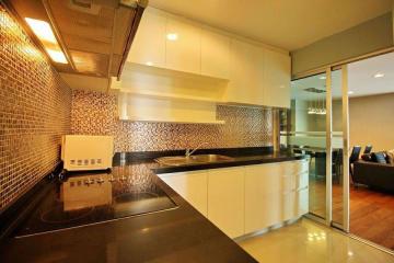 3 bed Condo in Belle Grand Rama 9 Huai Khwang Sub District C08946