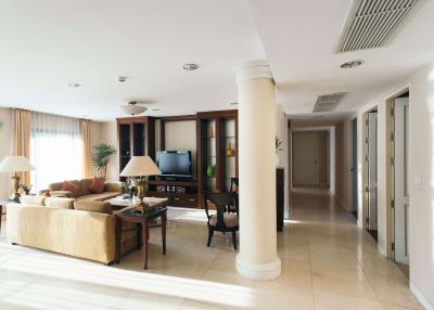 4 bed Condo in Baan Thomson Residence Bang Na District C08938