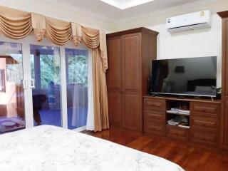 Pool Villa Full Furniture for Sale in East Pattaya