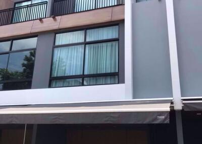 3 bed House in Arden Pattanakarn Suanluang Sub District H05338