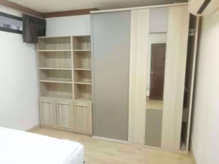 2 bed Condo in Supalai Place Condominium Watthana District C08909