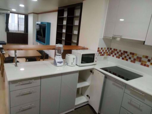 2 bed Condo in Supalai Place Condominium Watthana District C08909