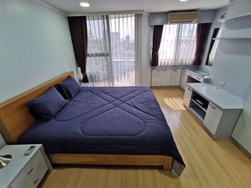 2 bed Condo in Supalai Place Condominium Watthana District C08908