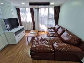 2 bed Condo in Supalai Place Condominium Watthana District C08908