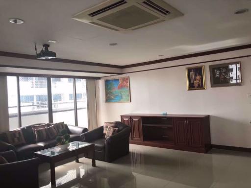 3 bed Condo in Floraville Suanluang District C08903