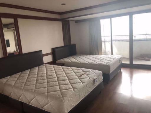 3 bed Condo in Floraville Suanluang District C08903