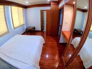 4 bed House in Baan Klang Krung (British Town - Thonglor) Watthana District H05337