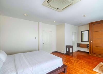 3 bed House in Baan Klang Krung (British Town - Thonglor) Watthana District H05335