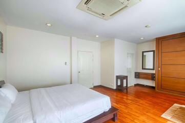 3 bed House in Baan Klang Krung (British Town - Thonglor) Watthana District H05335