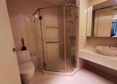 2 ห้องนอน, 2 ห้องน้ำ คอนโด ราคา ฿ 63,000/เดือน