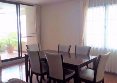 3 bed Condo in Lily House Khlong Toei Nuea Sub District C08778